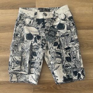 Rebel Vengeance Skull Tapestry Cargo Shorts – Rare, NWT, Size 28
